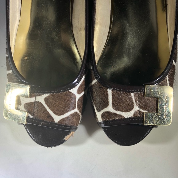 Michael Kors Beverly Demi Wedge. GIRAFFE print - Picture 3 of 5